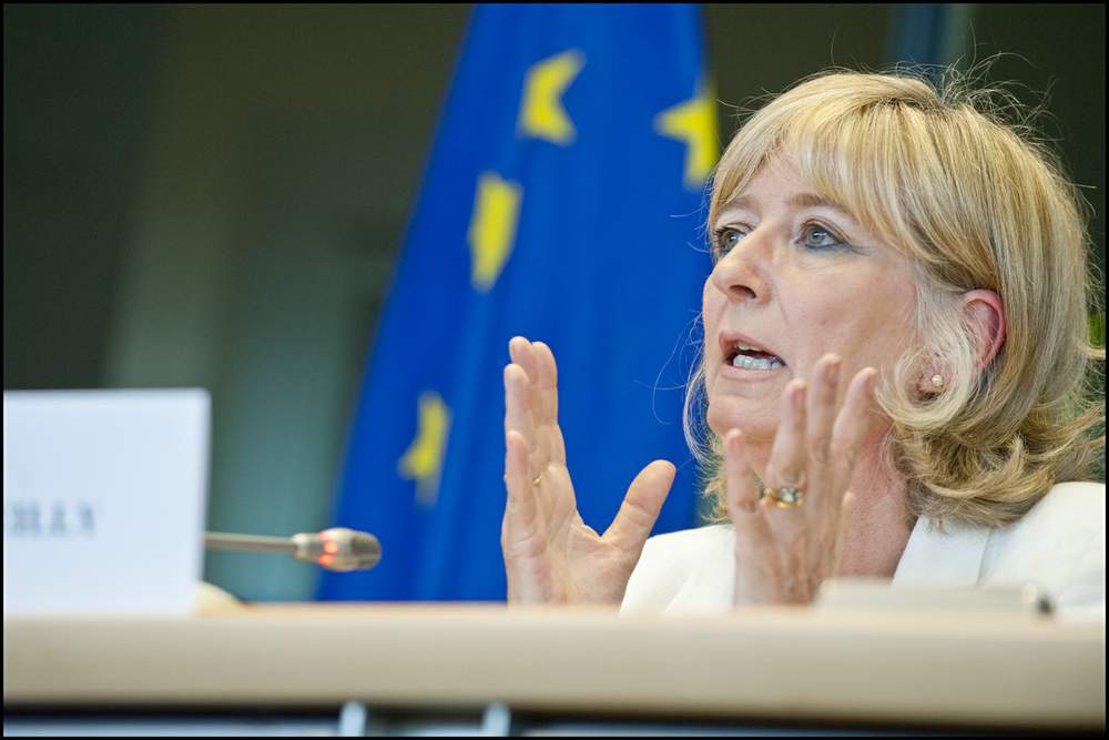 <i>EU Ombudsman Emily O'Reilly, who filed a report on Frontex joint return operations four months ago. Photo <a href="https://www.flickr.com/photos/european_parliament/9077789460/in/photolist-hRYgTW-qqXLti-q9p5Vo-f21w36-f1WrKt-ovZ4kQ-oxJWe6-oxJYjt-52qq8n-52uMXh-8wX93K-dc692A-peuw9z-eQb3xo-7zGFby-ipa6hz-7zB37X-7zCoav-7zBYnt-7zCHa6-7zG4bE-7zBf9x-7zEC4S-7zz7NZ-7zAs4X-7zGcMN-7zAET6-7zGApN-7zFAc5-7zGh6Y-7zAvYr-7zBwCV-7zC4Le-f5ZP3i-f5ZPBH-f6f5gG-f5ZNXc-efExGg-f6f5nY-f6f541-f6f4NG-f5ZNNc-f5ZPfZ-f6f4CN-kT4b7-kT4iP">via</a> European Parliament</i>